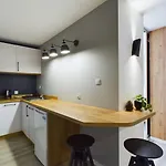 Familly Dabrowka - Przy Parku, Prywatny Parking, Sauna, Ogod - By Spaceapart