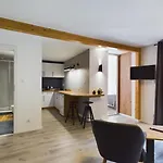 아파트 Familly Dabrowka - Przy Parku, Prywatny Parking, Sauna, Ogod - By Spaceapart 옐레니아구라