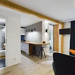 Familly Dabrowka - Przy Parku, Prywatny Parking, Sauna, Ogod - By Spaceapart