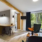 아파트 Familly Dabrowka - Przy Parku, Prywatny Parking, Sauna, Ogod - By Spaceapart *