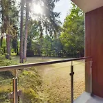 아파트 Familly Dabrowka - Przy Parku, Prywatny Parking, Sauna, Ogod - By Spaceapart 옐레니아구라