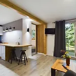 Familly Dabrowka - Przy Parku, Prywatny Parking, Sauna, Ogod - By Spaceapart