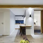 아파트 Familly Dabrowka - Przy Parku, Prywatny Parking, Sauna, Ogod - By Spaceapart *