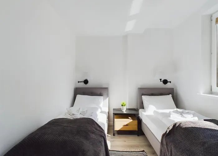 Apartmán Familly Dabrowka - Przy Parku, Prywatny Parking, Sauna, Ogod - By Spaceapart