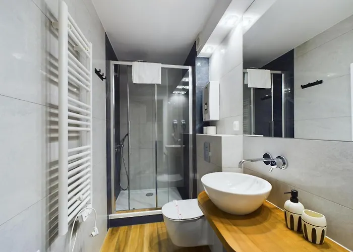 Familly Dabrowka - Przy Parku, Prywatny Parking, Sauna, Ogod - By Spaceapart