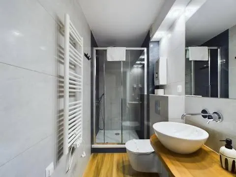 Apartmán Familly Dabrowka - Przy Parku, Prywatny Parking, Sauna, Ogod - By Spaceapart *